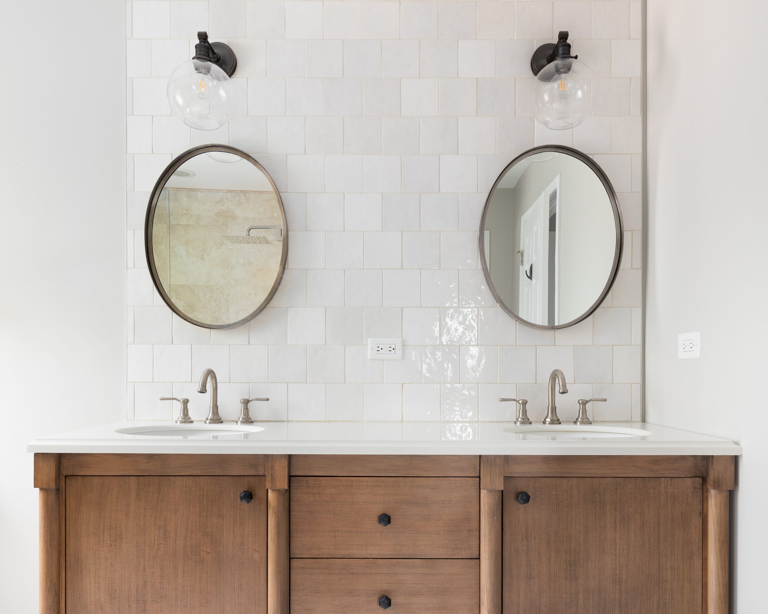 Renovated bathroom © Hendrickson Photography